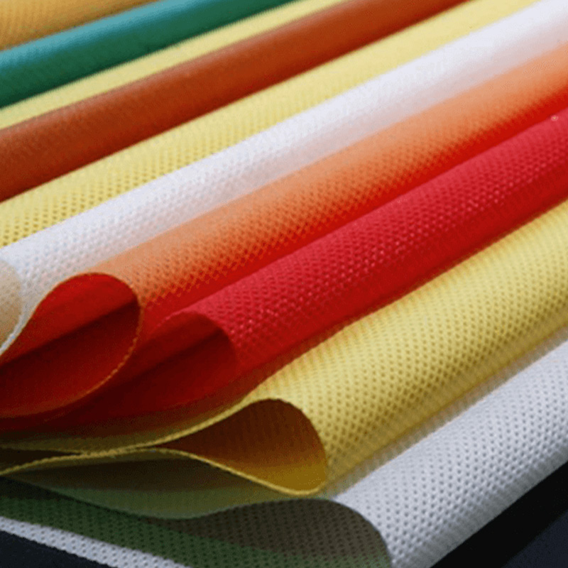 Белое нетканое полиэфирное штапельное волокно (используется для иглопробивной обработки) 2,5D×64 мм